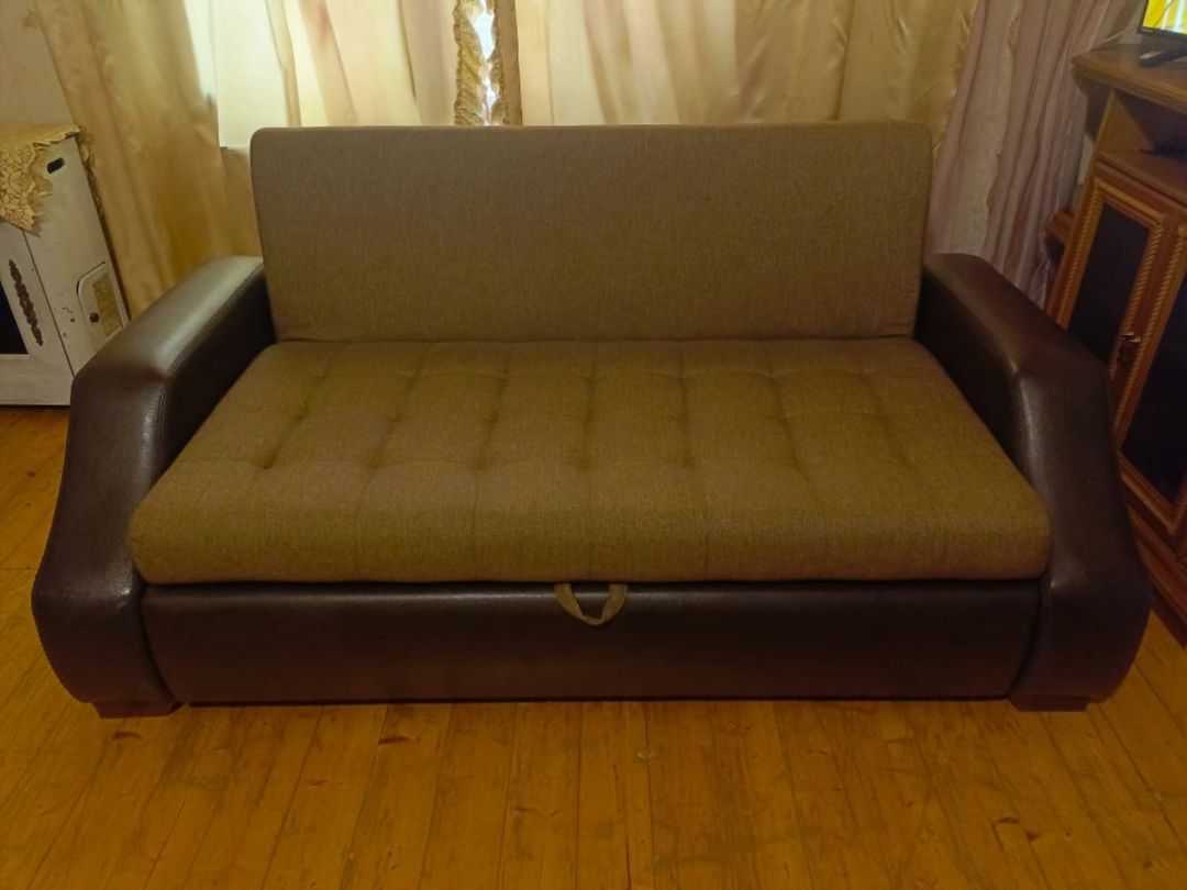 Divan Saloğlu — Mebel, Bakı (2)