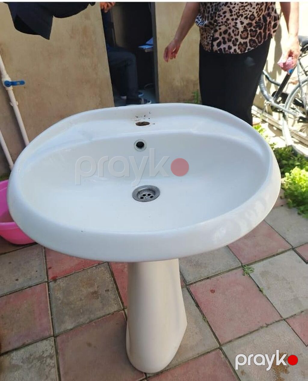*rakvin satilir* *qiyməti 20₼* *ünvan Hövsan z⁹⁹kod* — Lavabolar, Digah