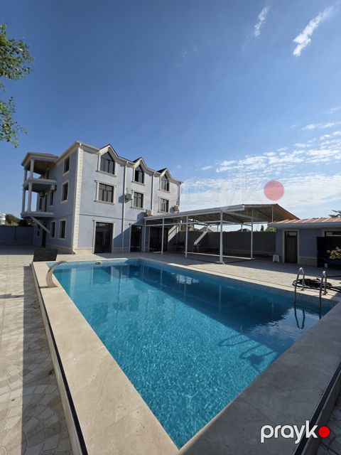 Satılır 8 otaqlı həyət evi/bağ evi 500 m²