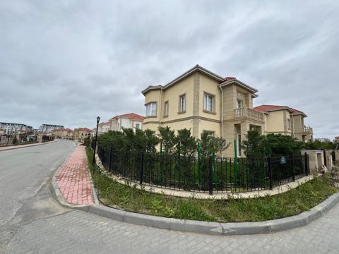 Satılır 5 otaqlı həyət evi/bağ evi 250 m² — Bakı