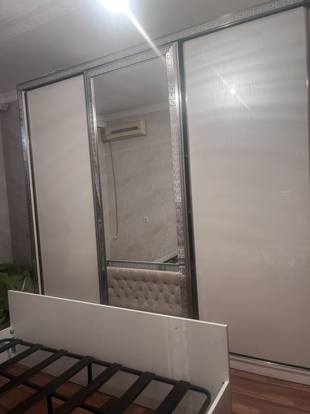 Sürgülü qapılı 3 bölməli qarderob - Rəng: ağ (gümüşü dekor xətləri və — Şkaflar, Saray (3)