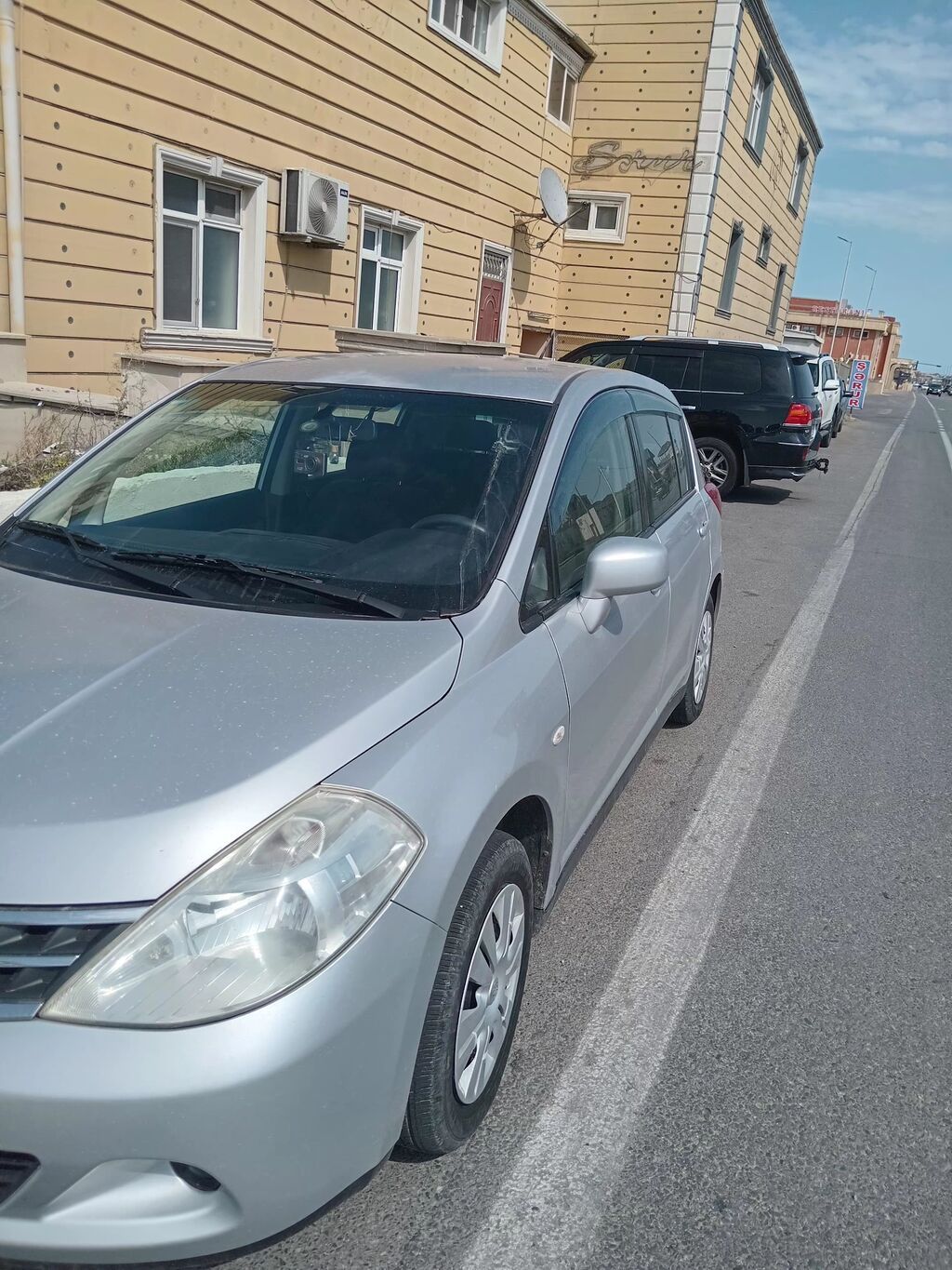 Nissan Tiida, gümüşü rəng, hatchback kuzov. Əsas xüsusiyyətlər — Avtomobillər, Beyləqan (2)