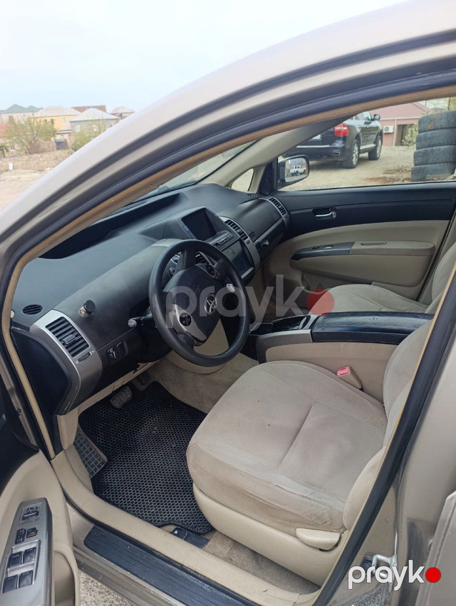 Toyota Prius icarəsi — Avtomobil icarəsi, Bakı (2)
