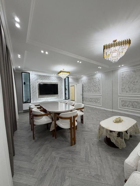 Satılır 5 otaqlı köhnə tikili 130 m² — Bakı