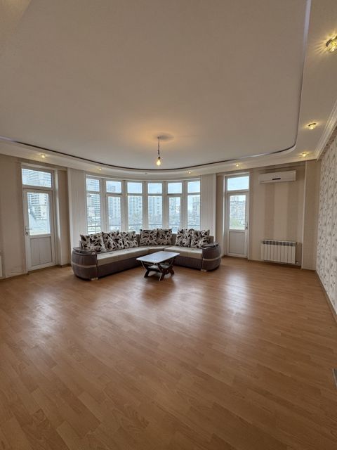 Satılır 3 otaqlı yeni tikili 145 m² — Bakı