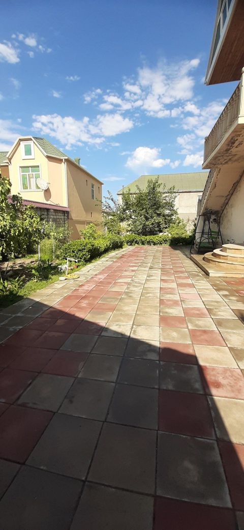 Satılır 5 otaqlı həyət evi/bağ evi 180 m² — Bakı