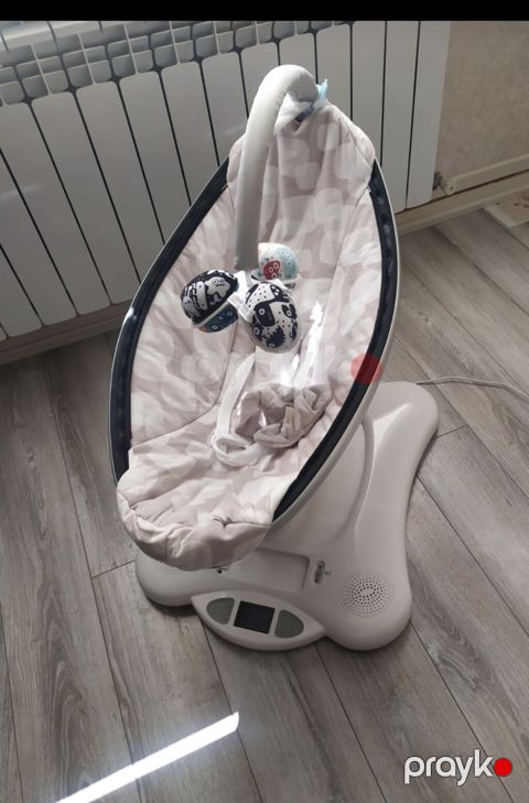 Uşaq üçün elektrikli beşik/sallanan kreslo 4 mom s - Avtomatik — Mehdiabad