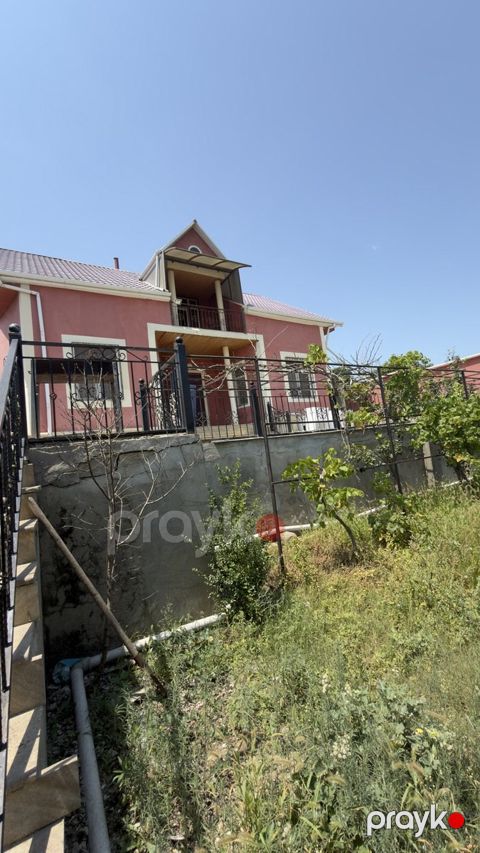 Satılır 5 otaqlı həyət evi/bağ evi 200 m² — Bakı