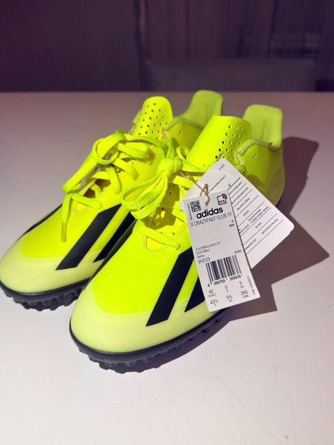 Butslar Adidas, Ölçü: 42, Yeni — İdman və Əyləncə