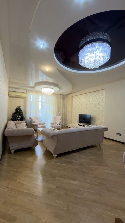 Satılır 4 otaqlı yeni tikili 220 m² — Bakı