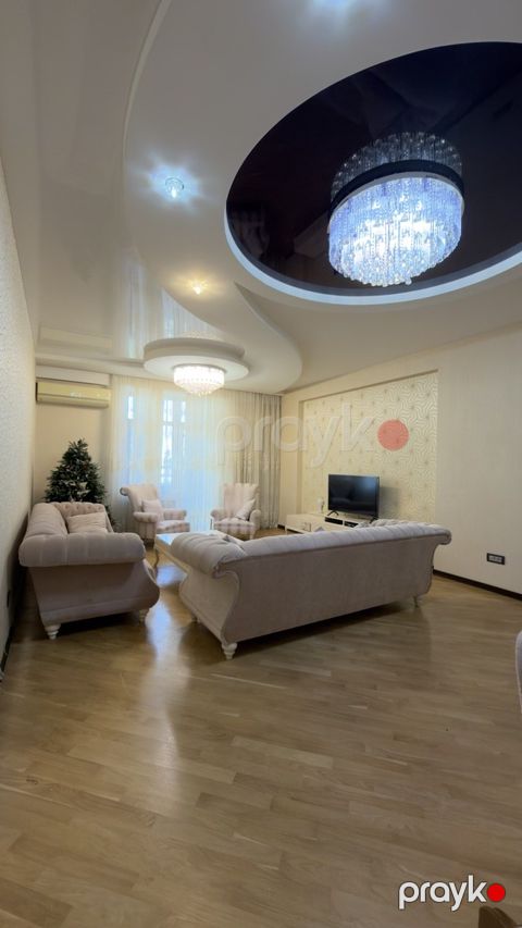 Satılır 4 otaqlı yeni tikili 220 m²