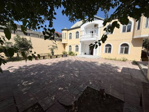 Satılır 9 otaqlı həyət evi/bağ evi 420 m² — Bakı