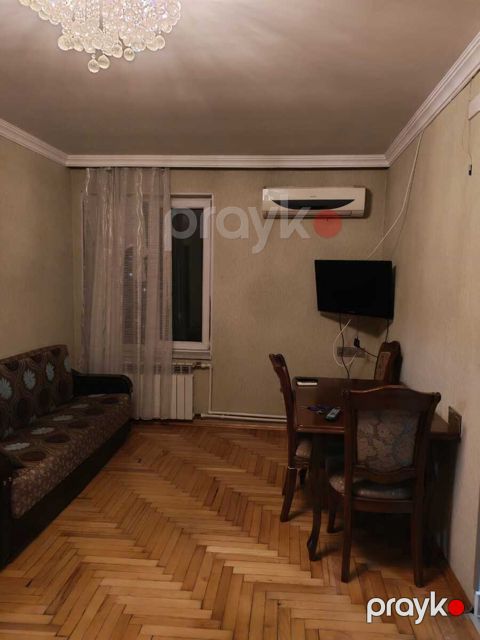 İcarəyə verilir 2 otaqlı köhnə tikili 65 m²