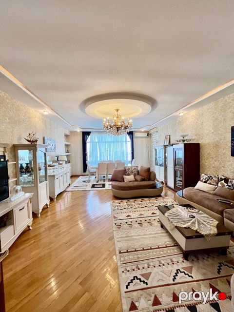 Satılır 4 otaqlı yeni tikili 200 m² — Bakı