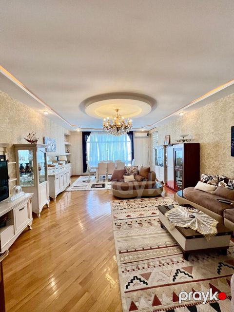 Satılır 4 otaqlı yeni tikili 200 m² — Bakı