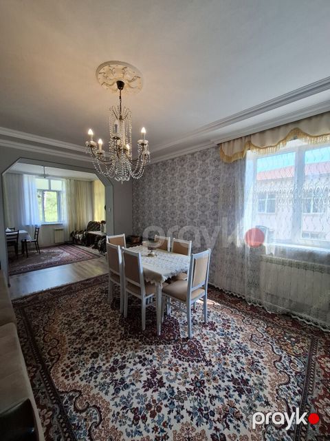 5-otaqlı mənzil, Şəki ş., 100 m² — Şəki
