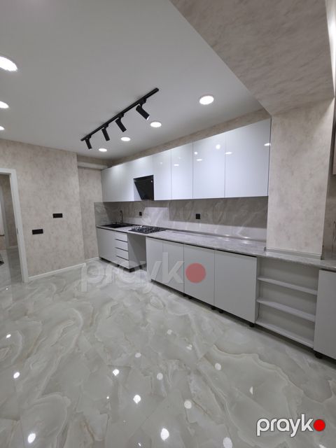 Satılır 2 otaqlı köhnə tikili 60 m²