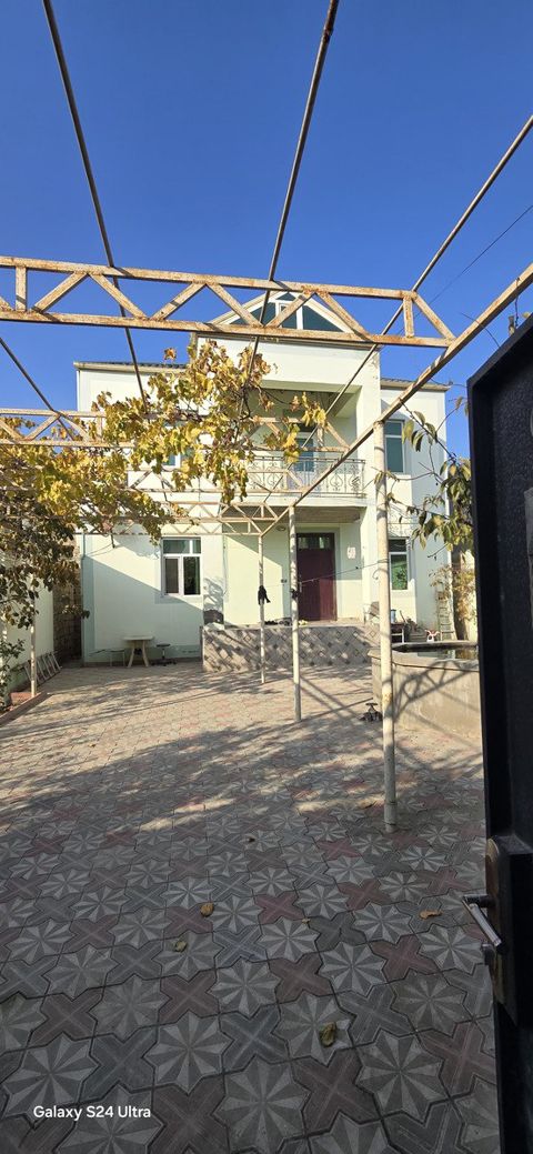 Satılır 5 otaqlı həyət evi/bağ evi 240 m² — Bakı