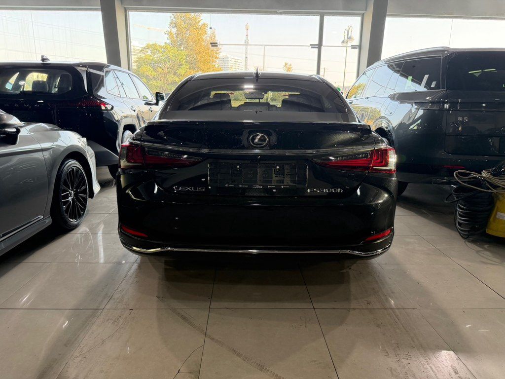 Lexus ES 300h, 2.5 L, 1.3 kWh, 2023 il, 51 000 km — Avtomobillər, Bakı (4)