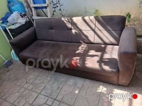 Qəhvəyi rəngli 3 nəfərlik divan satiram. Real alicilar elaqe saxlasin — Bakı