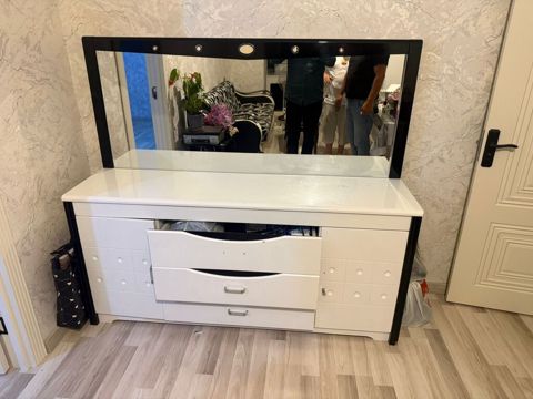 Mebel dəsti – böyük güzgülü komod və makiyaj/iş masası 1) Geniş — Bakı
