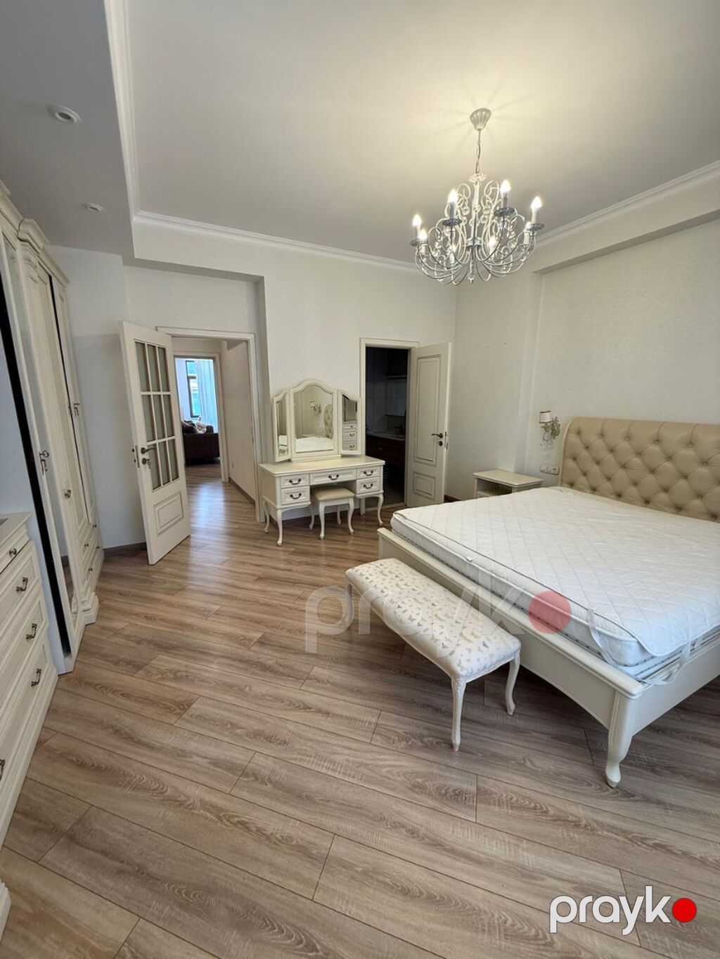 Ağ Şəhər – Paris Evələri, Mərkəzi Bulvar küçəsi Kirayə 4 otaqlı mənzil — Mənzil, Bakı (9)