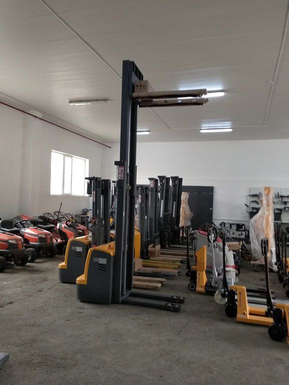 Batareyalı çəngəlli yük qaldıran "HochkraftCDDR15-III" — Biznes və avadanlıq, Bakı (9)