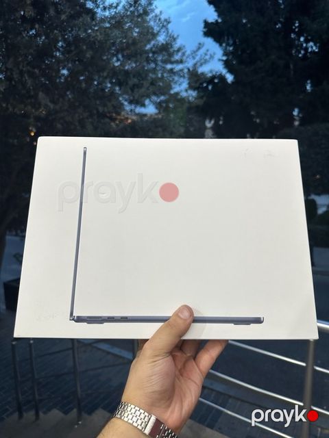 Apple MacBook Air 13.6'inch M3 8/256GB — Bakı
