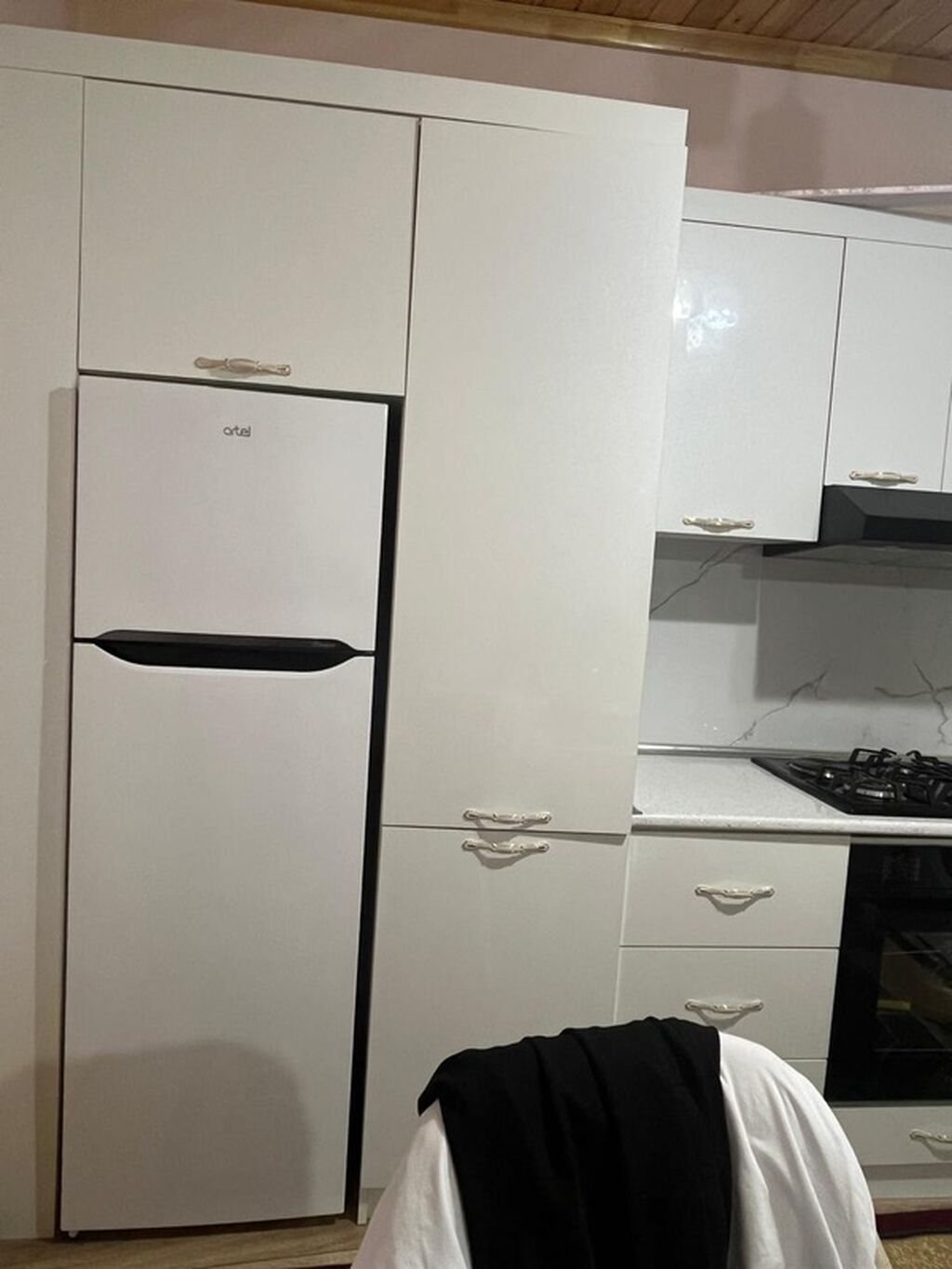 Ağ rəngdə L formalı mətbəx mebeli dəsti teze - Parlaq ağ fasadlar — Mətbəx mobilyası, Bakı (3)