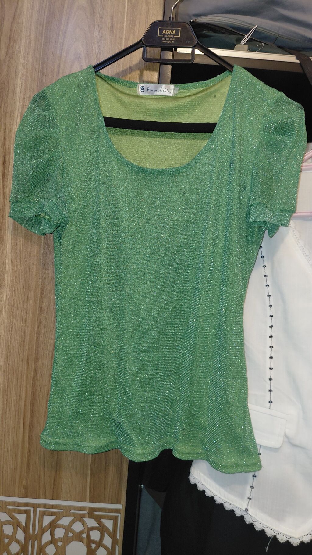 Maksimun 10 alana 1 manatdan Qadın üst geyimləri dəsti 1) Ağ T‑shirt — Futbolka və polo, Bakı (9)