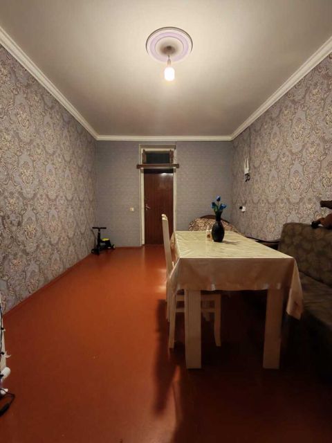 Satılır 2 otaqlı köhnə tikili 43 m² — Bakı