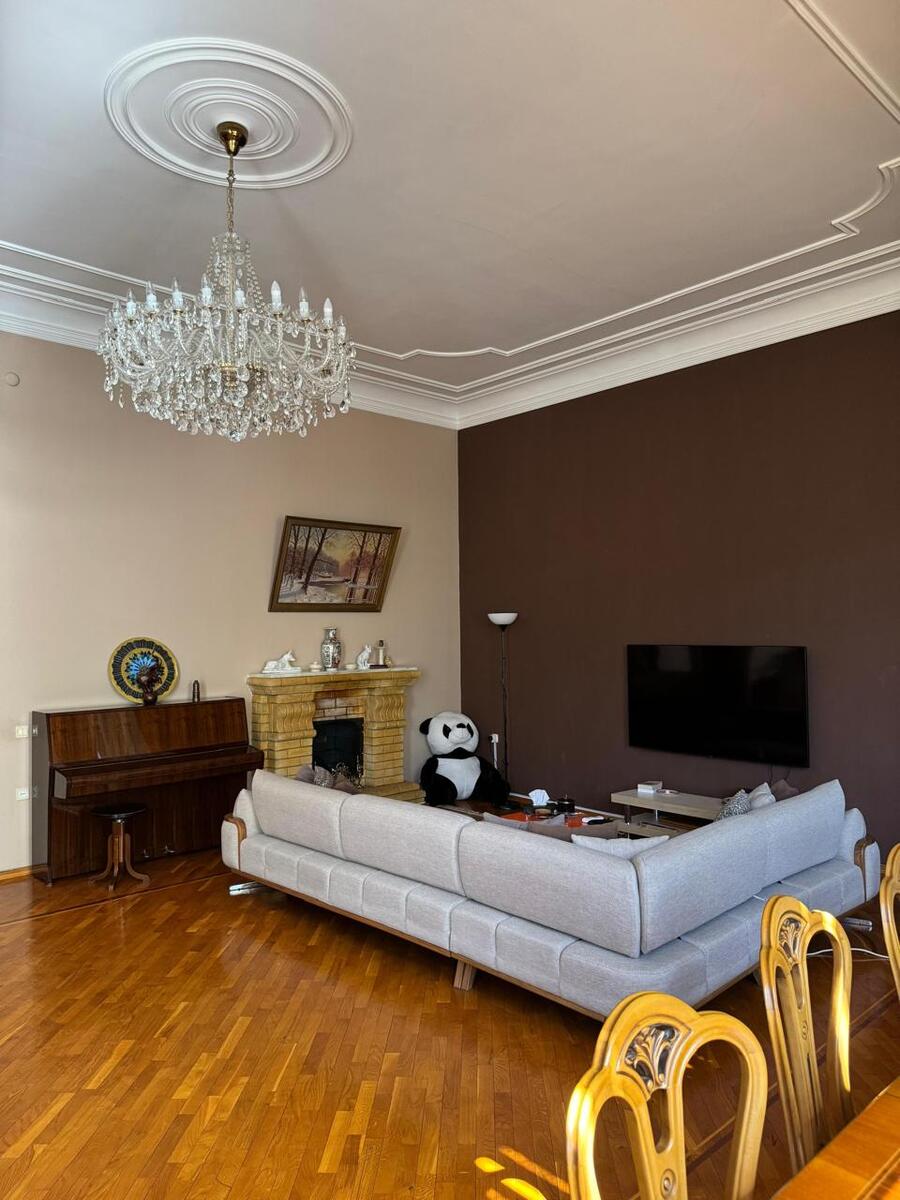 Satılır 4 otaqlı köhnə tikili 210 m² — Mənzil, Bakı (3)