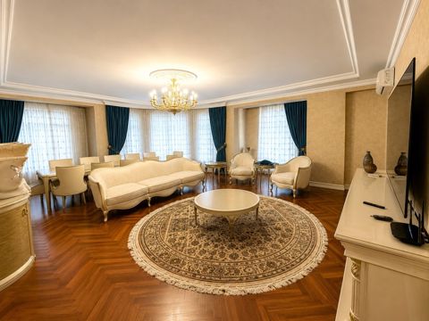 Satılır 4 otaqlı yeni tikili 210 m² — Bakı
