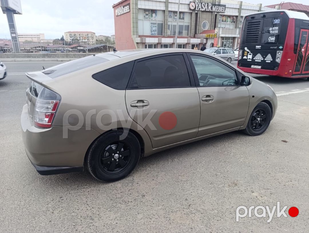 Toyota Prius icarəsi — Avtomobil icarəsi, Bakı (3)