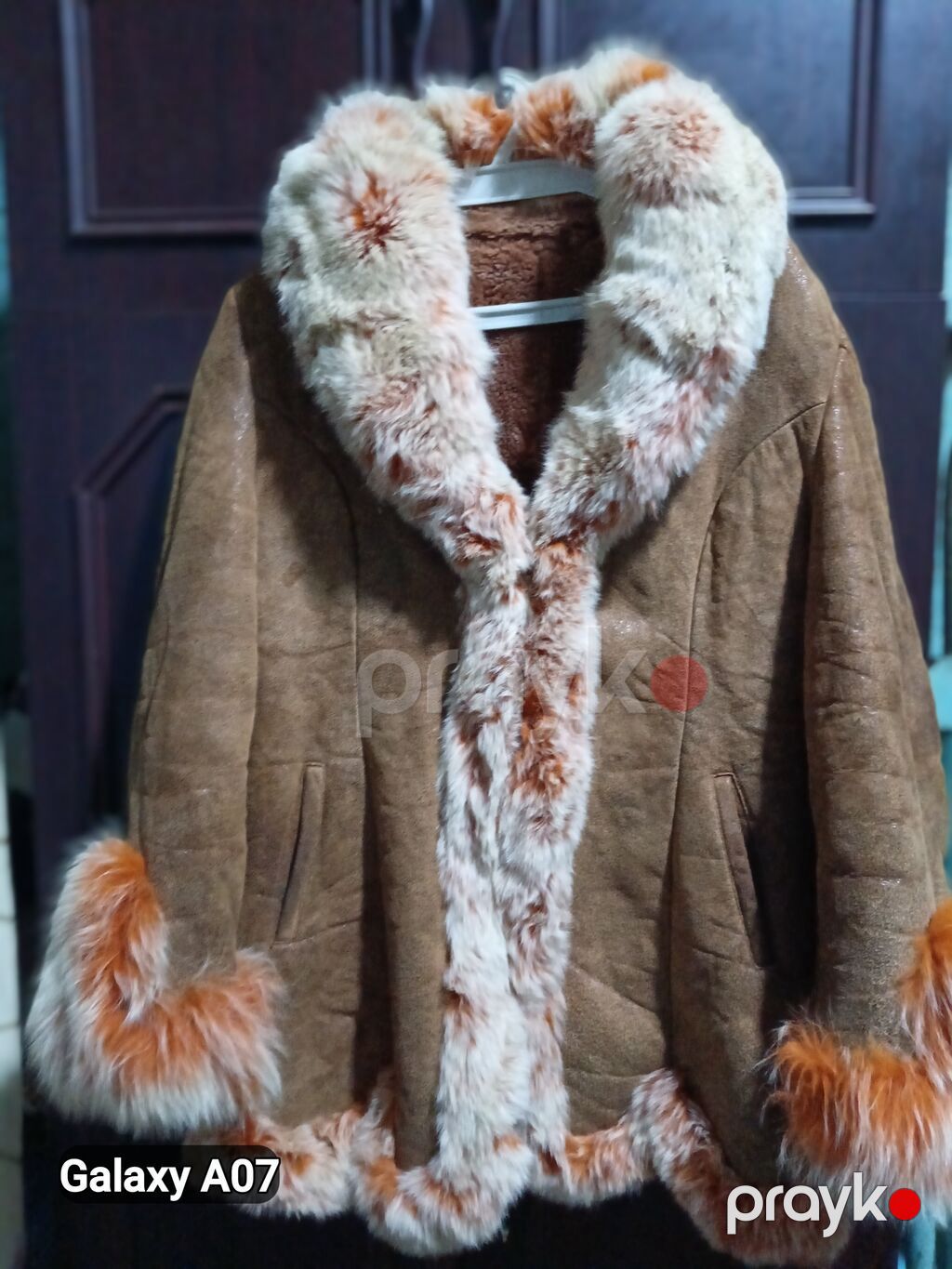 Qadınlar üçün isti qış kürkü - Model: qısa kəsimli, A-siluetli kürk — Şubə, Bakı (4)
