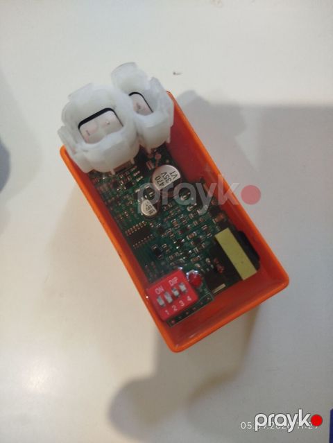 Elektron idarəetmə modulu - Portağal rəngli korpusda kompakt PCB — Şəmkir