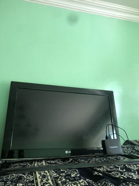 LG televizor + Android TV Box - Brend/model: LG düz ekran televizor — Yevlax