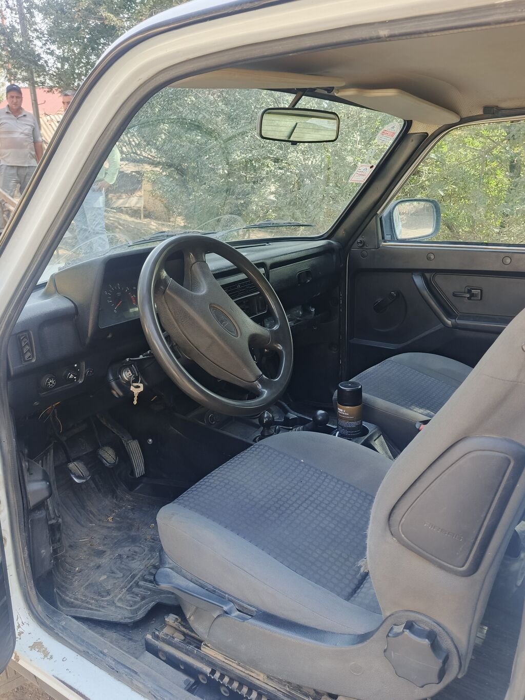 Lada Niva (VAZ 2121/21214 seriyası) 3 qapı, ağ rəng, tam ötürücülü — Avtomobillər, Digah (5)