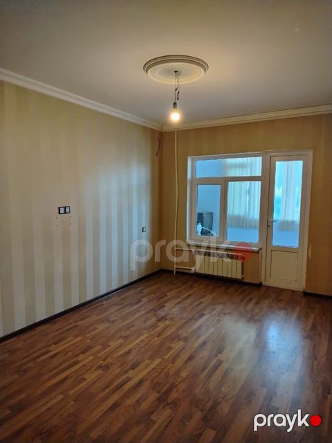 Satılır 2 otaqlı köhnə tikili 60 m²
