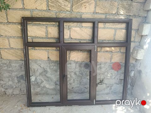 2ci əl şüşəsi yoxdur sonradan istənilən şüşə hazırlanıb üstünə taxıla — Şəki