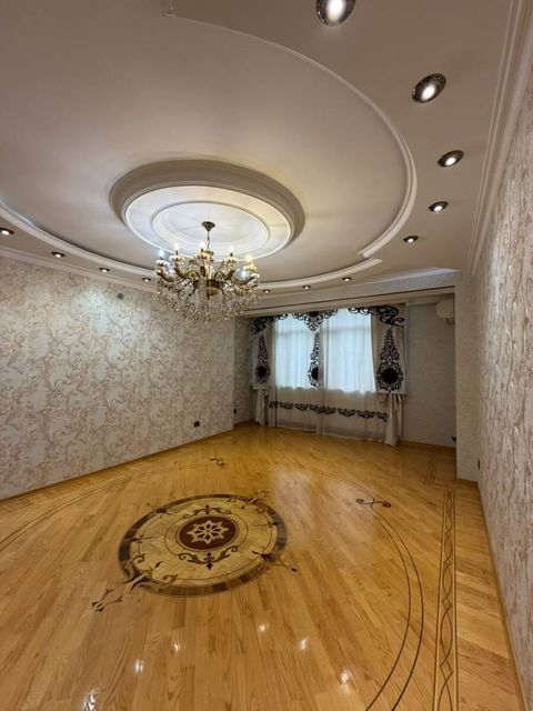 Satılır 4 otaqlı yeni tikili 172 m² — Bakı