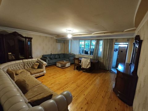 Satılır 4 otaqlı köhnə tikili 126 m² — Bakı