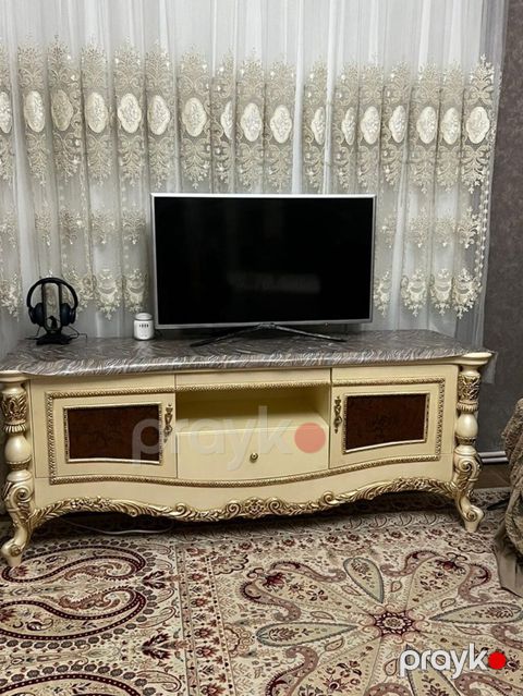Klassik üslubda TV stendi/TV tumbası - Rəng: krem-şampan gövdə — Xırdalan