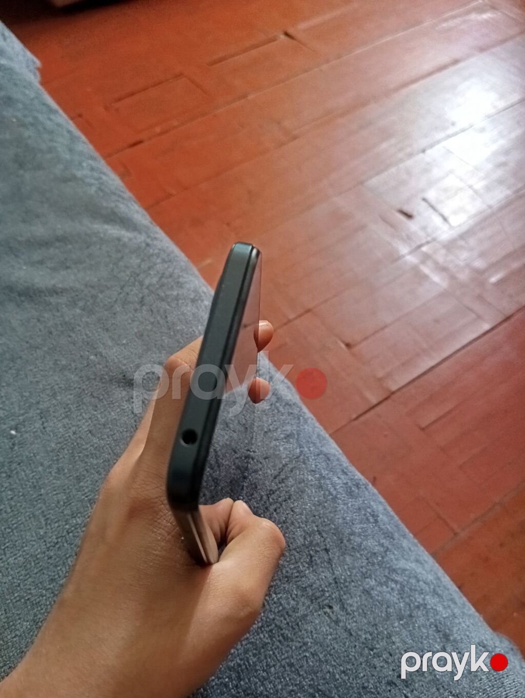 Smartfon (qara rəng, nazik korpus) Xüsusiyyətlər: - Üst hissədə 3,5 — Digər smartfonlar, Mingəçevir (2)