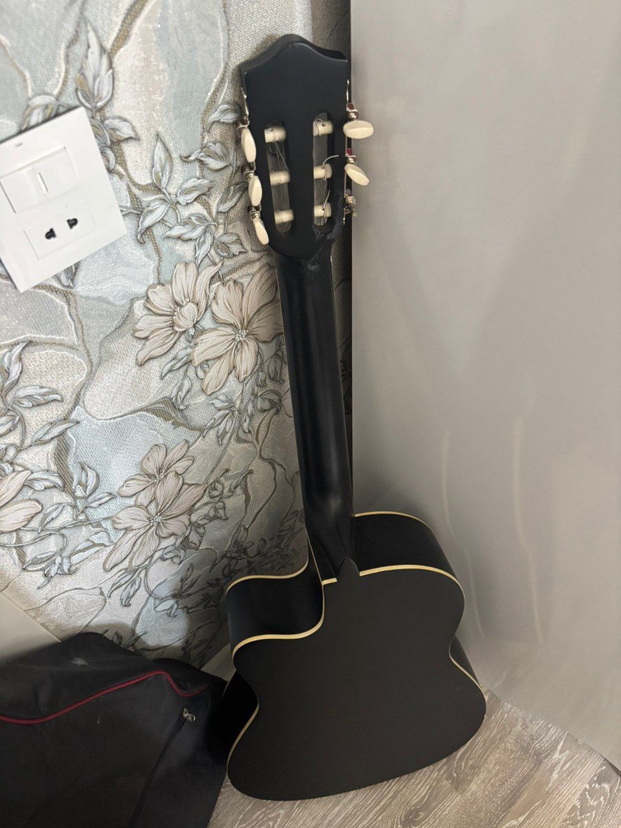 Gitara — Musiqiə alətləri, Xırdalan (3)