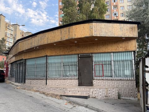 Satılır obyekt 180 m² — Bakı