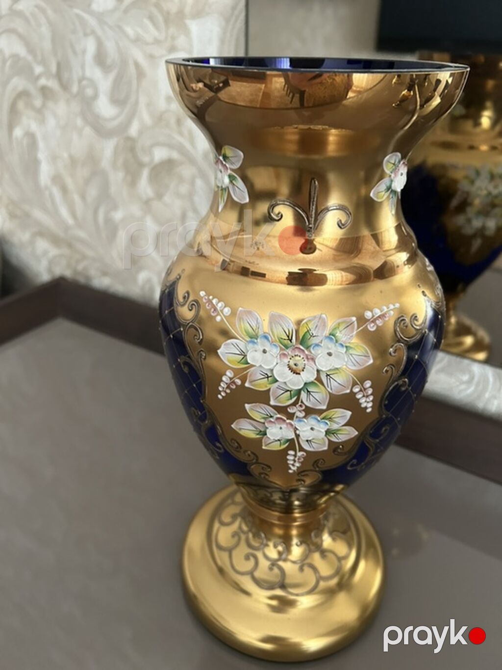 Bir vaza — Vaazalar, kreslolar, süni çiçəklər, Bakı (2)