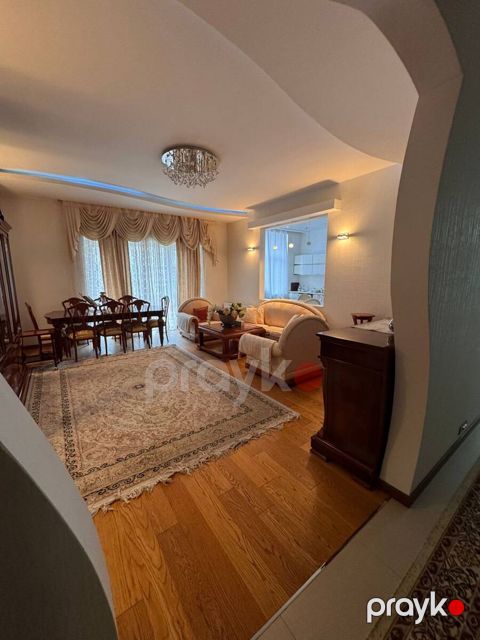 İcarəyə verilir 3 otaqlı yeni tikili 130 m²