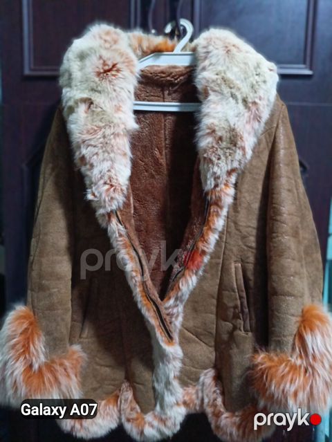 Qadınlar üçün isti qış kürkü - Model: qısa kəsimli, A-siluetli kürk — Bakı