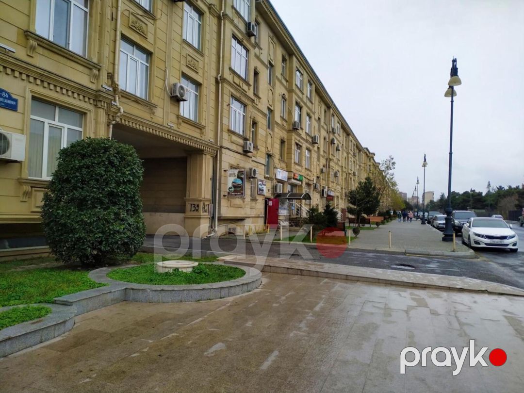 Satılır 2 otaqlı köhnə tikili 56 m² — Mənzil, Bakı
